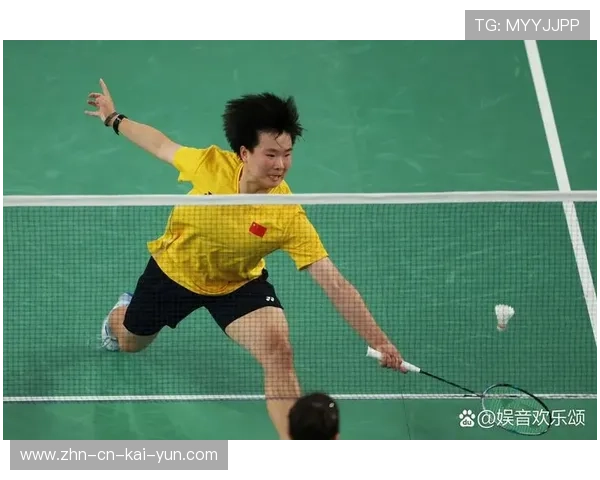 羽毛球比赛意外暂停：那只蝴蝶为何成为场上焦点？